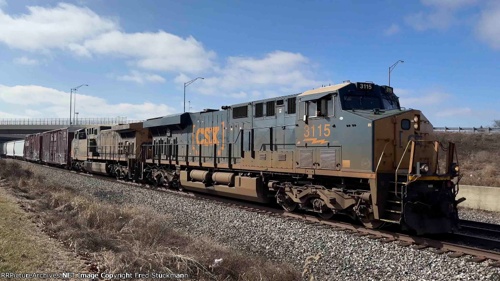 CSX 3115 leads L321.